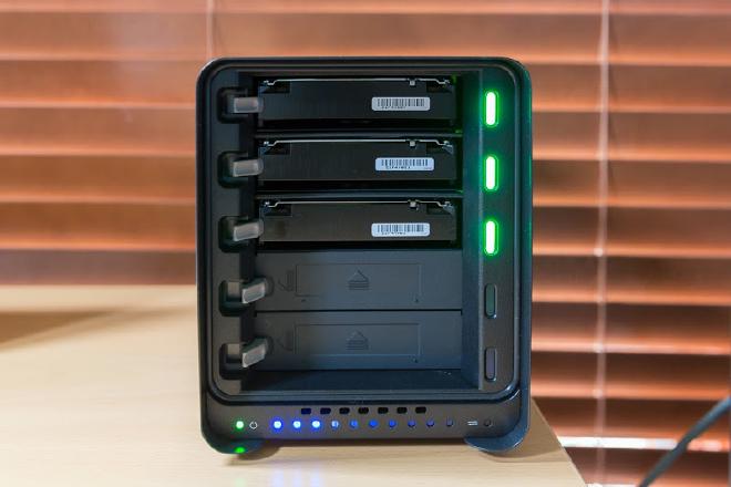 Drobo 5D drive bays